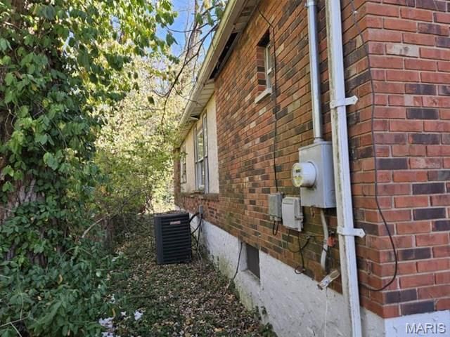 9952 Noble Lane, St Louis, MO 63136