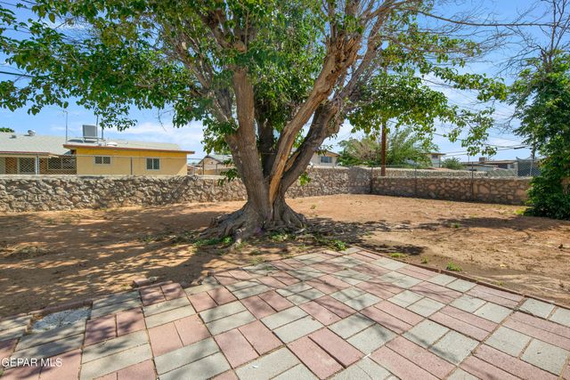 5829 NIKE Lane, El Paso, TX 79924