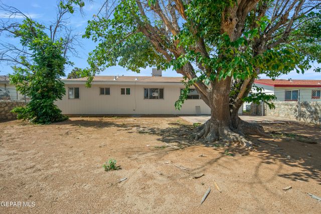5829 NIKE Lane, El Paso, TX 79924