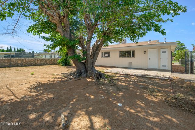 5829 NIKE Lane, El Paso, TX 79924