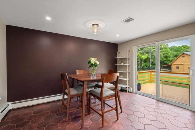 17 Leonard St, Lakeville, MA 02347