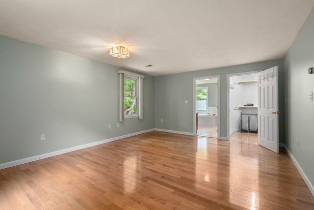 17 Leonard St, Lakeville, MA 02347
