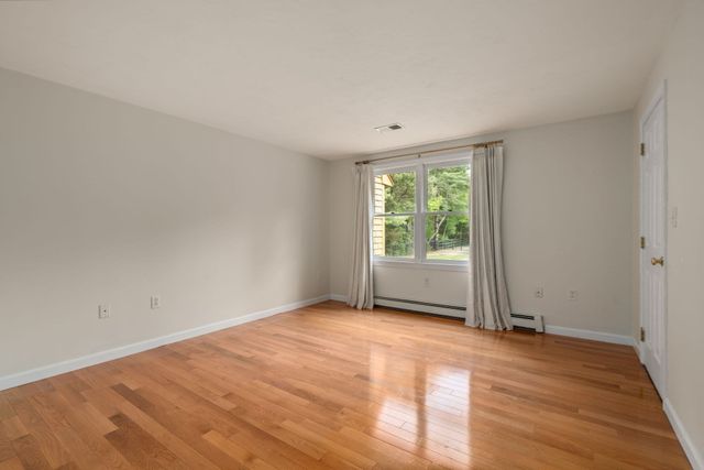 17 Leonard St, Lakeville, MA 02347