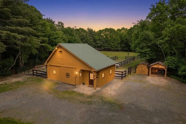 17 Leonard St, Lakeville, MA 02347