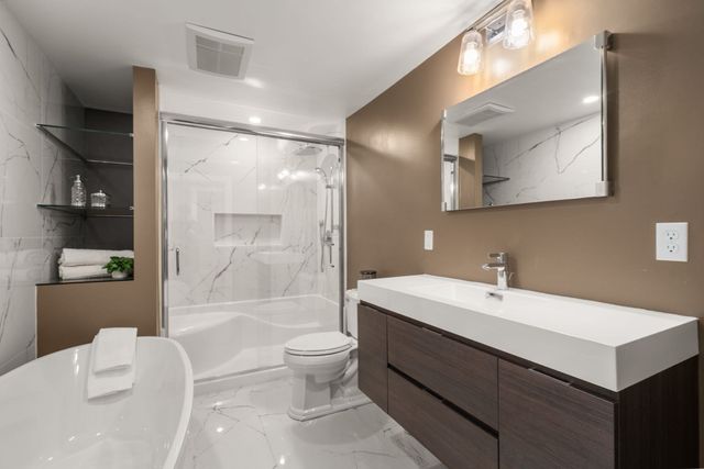 17 Leonard St, Lakeville, MA 02347