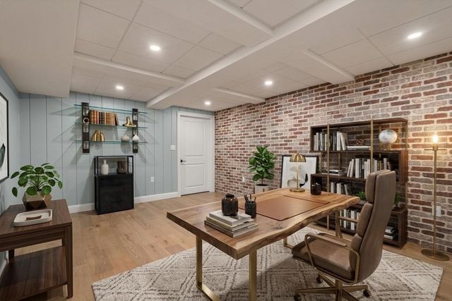 17 Leonard St, Lakeville, MA 02347