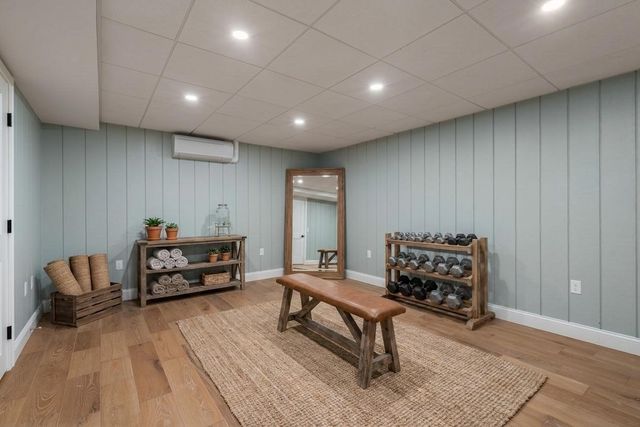 17 Leonard St, Lakeville, MA 02347