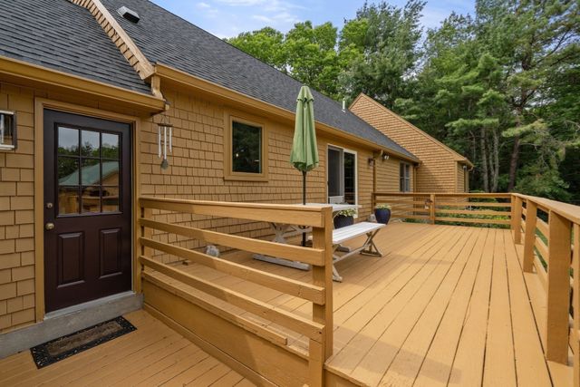17 Leonard St, Lakeville, MA 02347
