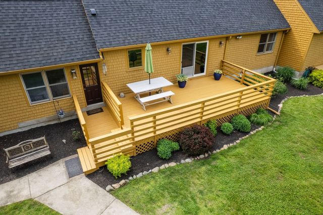 17 Leonard St, Lakeville, MA 02347
