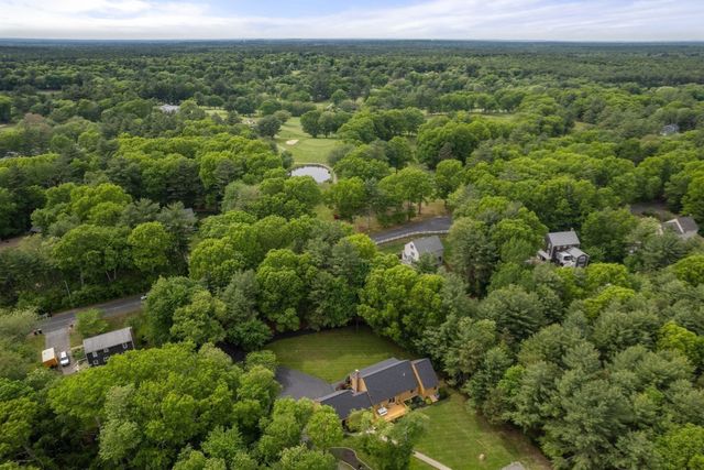 17 Leonard St, Lakeville, MA 02347