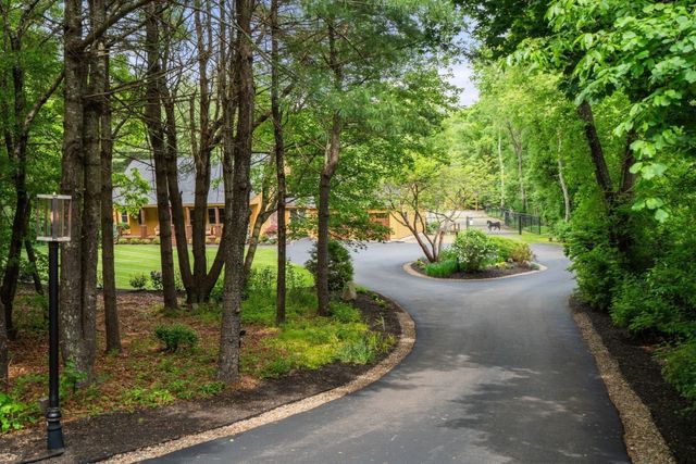 17 Leonard St, Lakeville, MA 02347