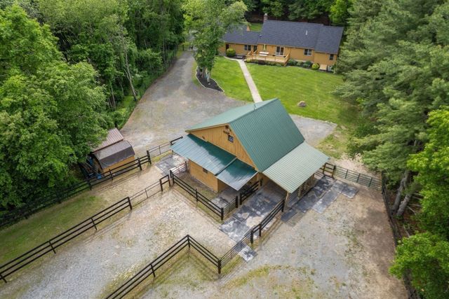 17 Leonard St, Lakeville, MA 02347