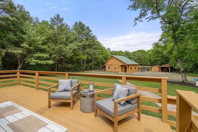17 Leonard St, Lakeville, MA 02347