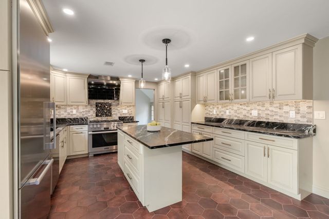 17 Leonard St, Lakeville, MA 02347