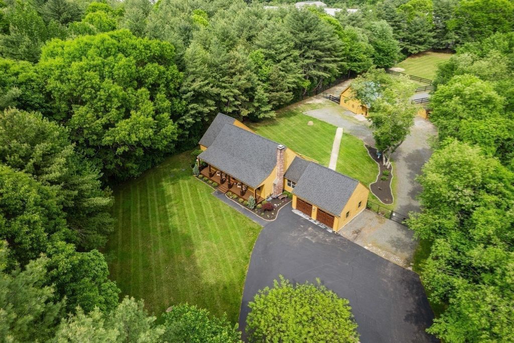 17 Leonard St, Lakeville, MA 02347