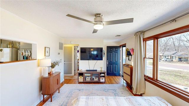 7709 Robinson Street, Overland Park, KS 66204