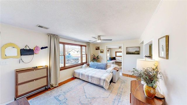 7709 Robinson Street, Overland Park, KS 66204