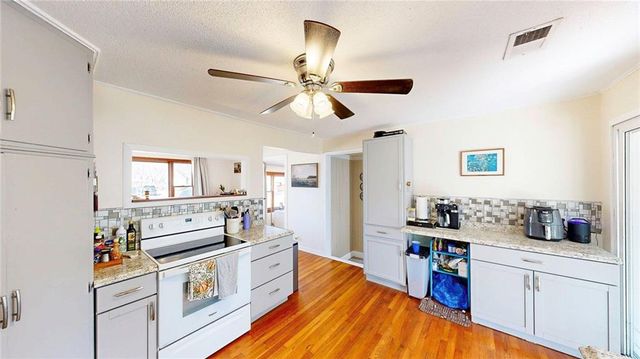 7709 Robinson Street, Overland Park, KS 66204