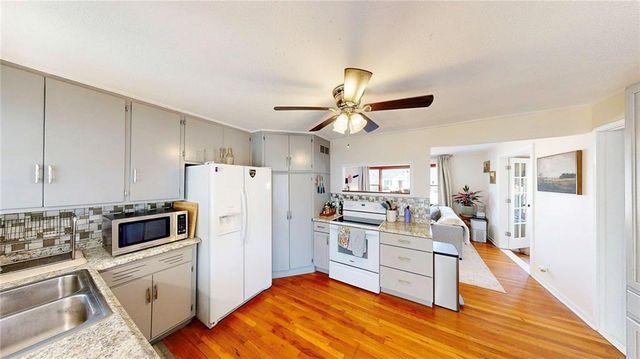 7709 Robinson Street, Overland Park, KS 66204