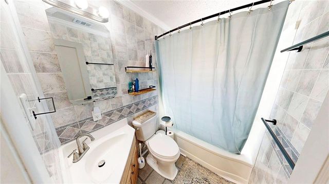 7709 Robinson Street, Overland Park, KS 66204