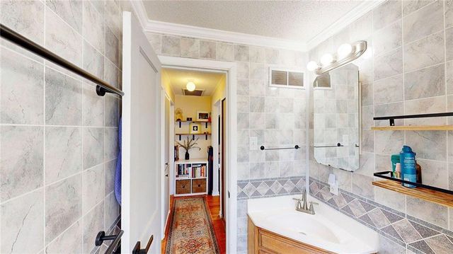 7709 Robinson Street, Overland Park, KS 66204