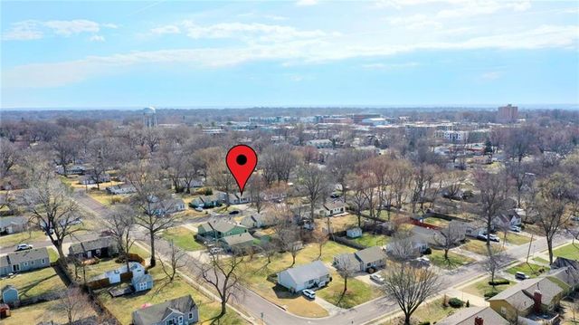 7709 Robinson Street, Overland Park, KS 66204