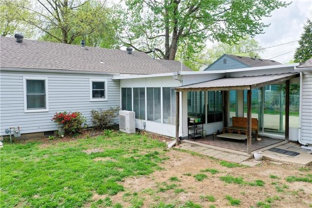 7709 Robinson Street, Overland Park, KS 66204