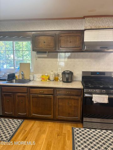 7 Candy Court, Edison, NJ 08817