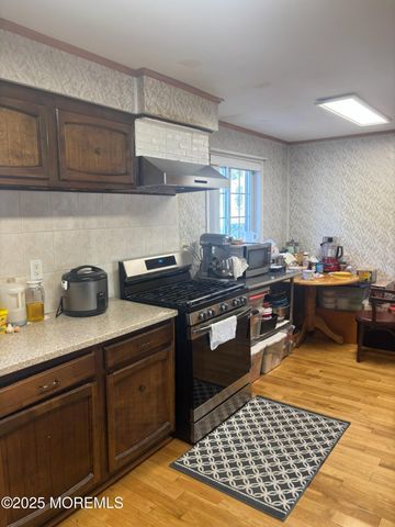 7 Candy Court, Edison, NJ 08817