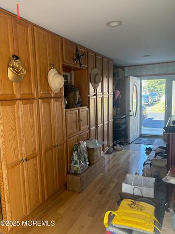 7 Candy Court, Edison, NJ 08817