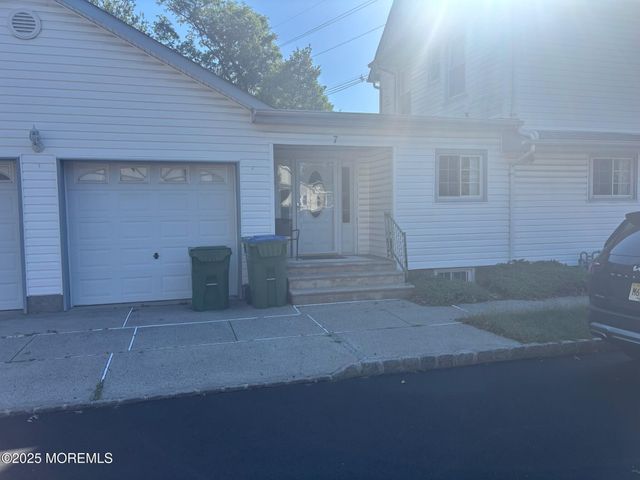7 Candy Court, Edison, NJ 08817