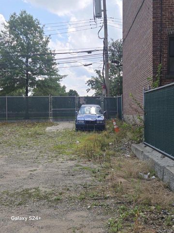 127 E 233rd Street, Bronx, NY 10470