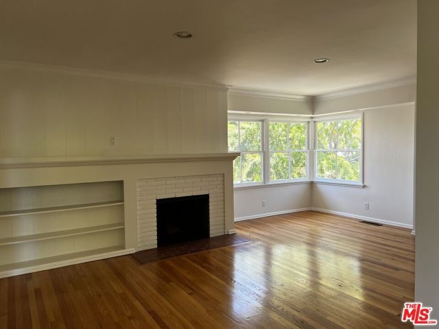 130 S Bowling Green Way 134, Los Angeles, CA 90049