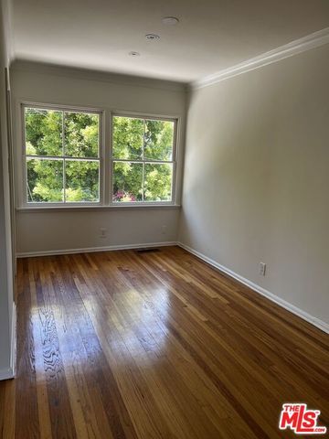 130 S Bowling Green Way 134, Los Angeles, CA 90049