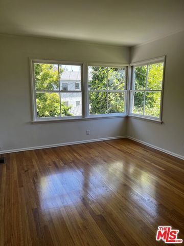 130 S Bowling Green Way 134, Los Angeles, CA 90049