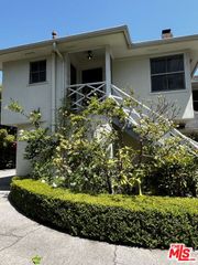 130 S Bowling Green Way 134, Los Angeles, CA 90049