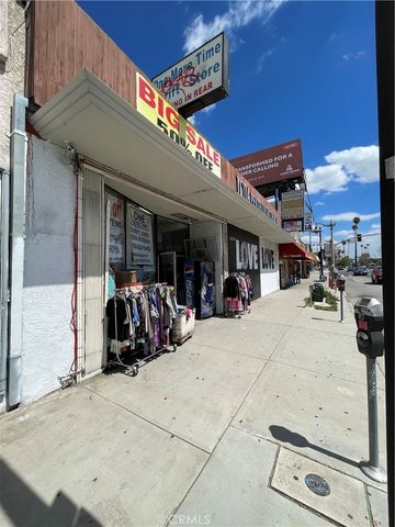 18515 Sherman Way, Reseda, CA 91335
