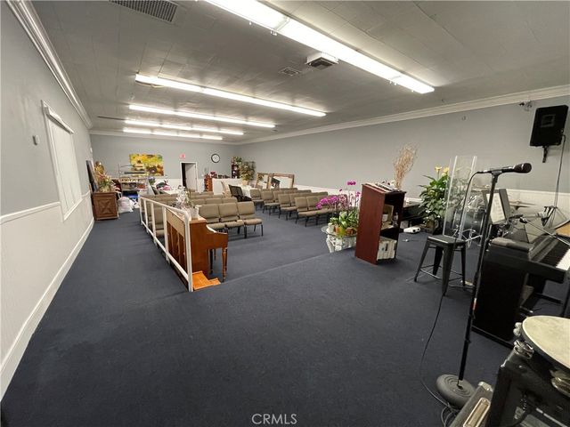 18515 Sherman Way, Reseda, CA 91335