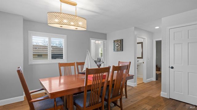 220 Hidden Valley Ln, Vacaville, CA 95688