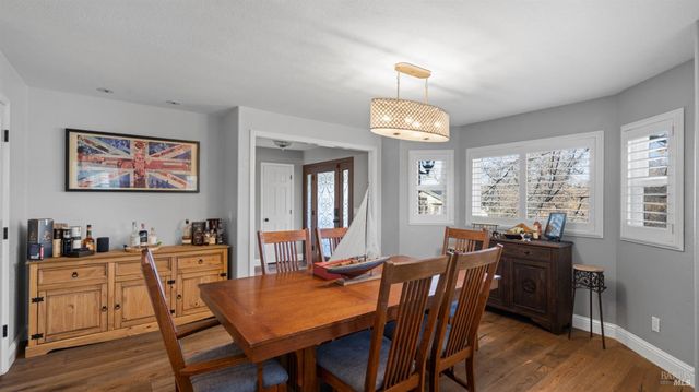 220 Hidden Valley Ln, Vacaville, CA 95688