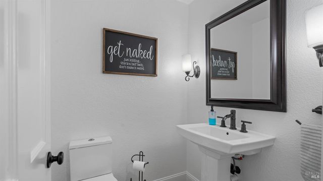 220 Hidden Valley Ln, Vacaville, CA 95688