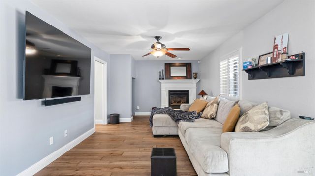 220 Hidden Valley Ln, Vacaville, CA 95688