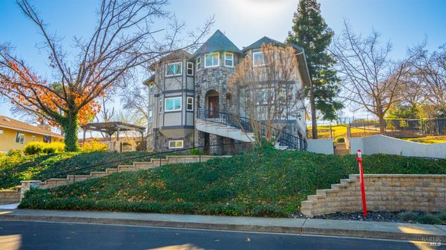 220 Hidden Valley Ln, Vacaville, CA 95688