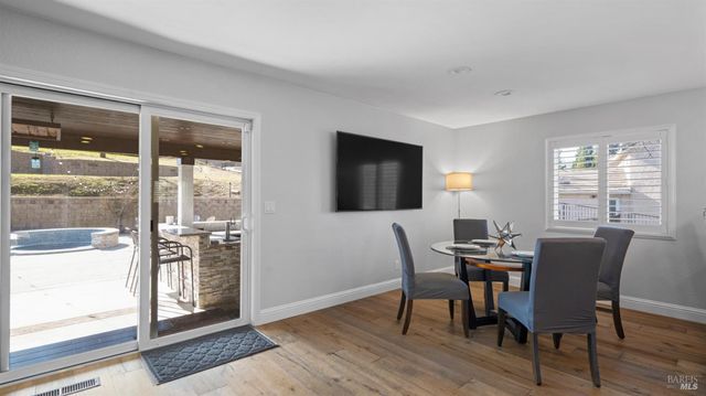 220 Hidden Valley Ln, Vacaville, CA 95688