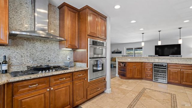 220 Hidden Valley Ln, Vacaville, CA 95688