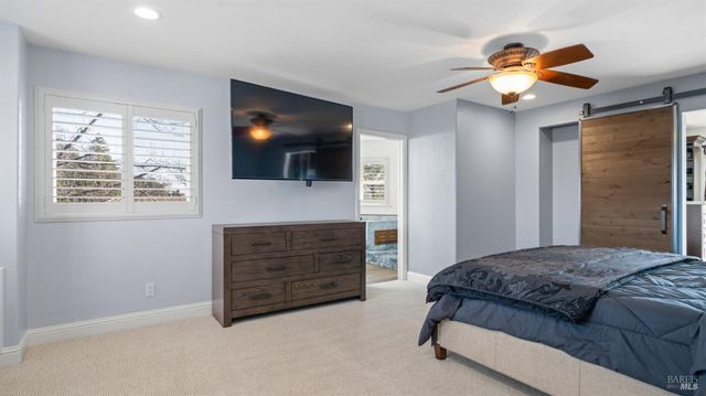 220 Hidden Valley Ln, Vacaville, CA 95688