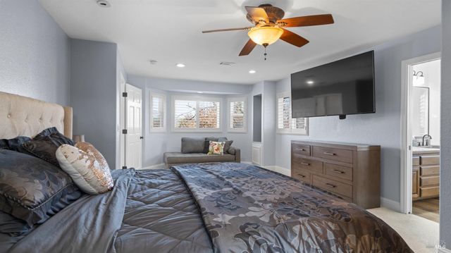 220 Hidden Valley Ln, Vacaville, CA 95688