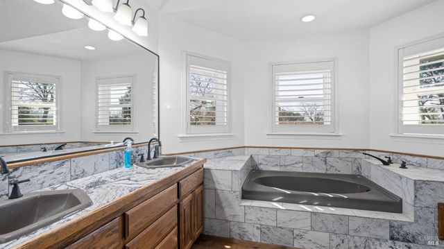 220 Hidden Valley Ln, Vacaville, CA 95688