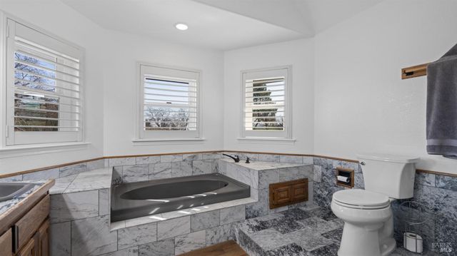 220 Hidden Valley Ln, Vacaville, CA 95688