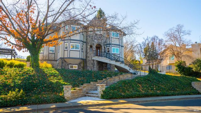 220 Hidden Valley Ln, Vacaville, CA 95688